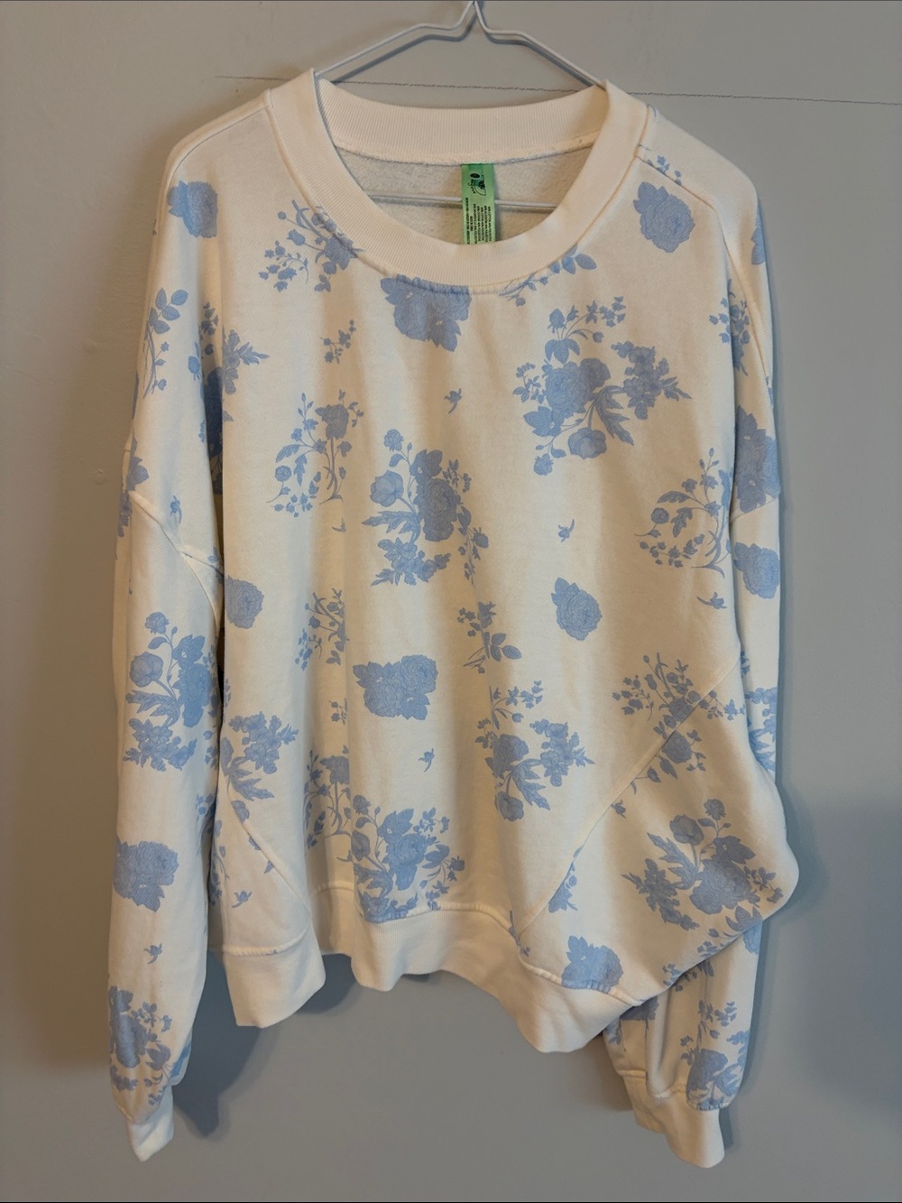 Honeydew USA Cream Crewneck with Light Blue Floral Print. XL. Cotton/poly.
